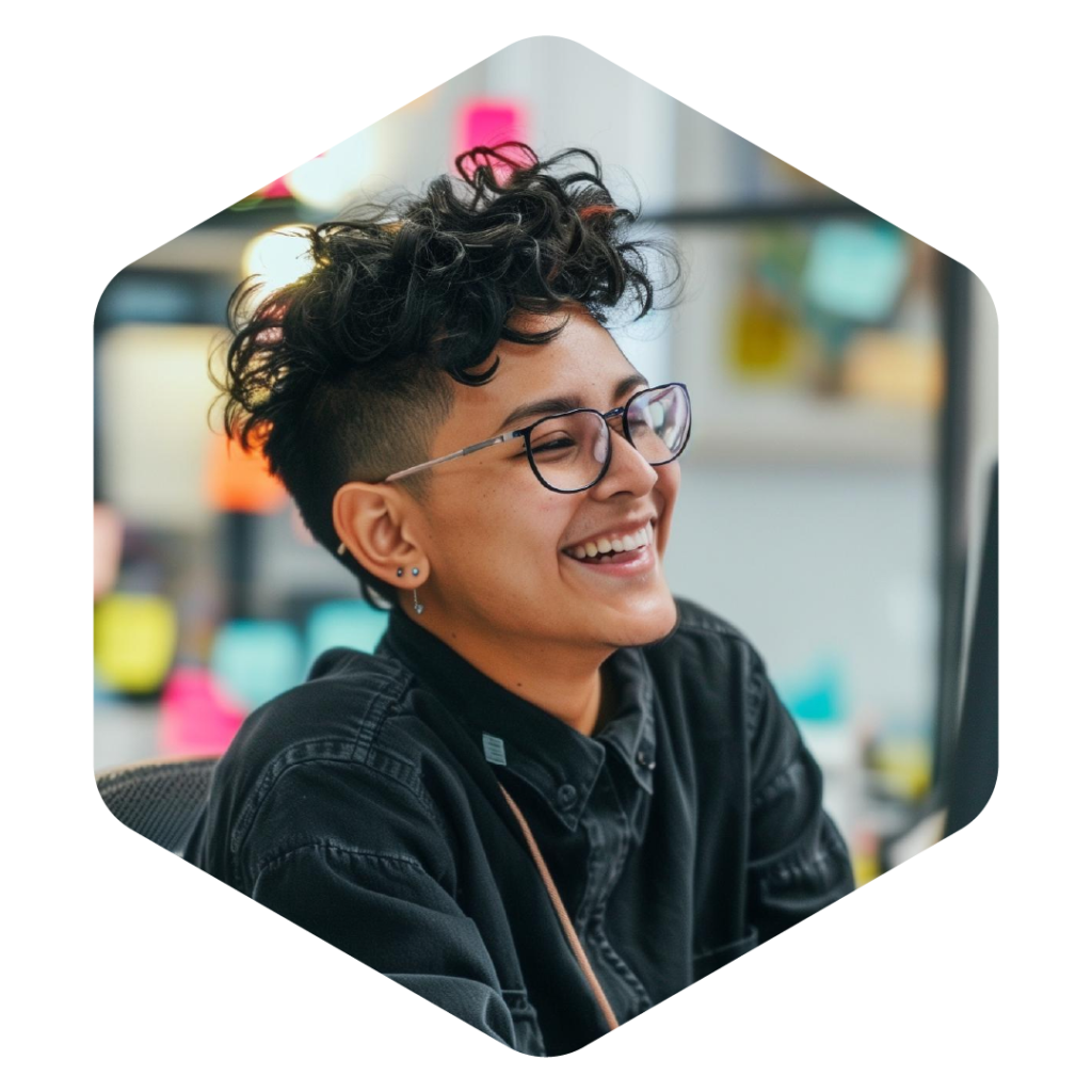 Desarrollador sonriendo